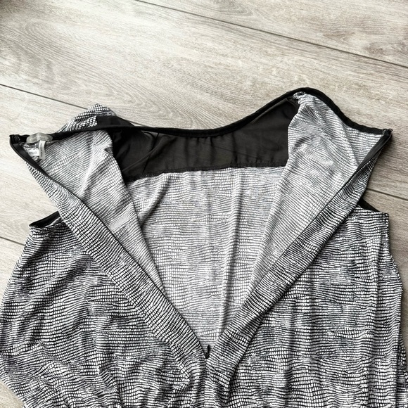 VINCE CAMUTO Sleeveless Scale
Stretchy Imprint Jumpsuit - Picture 12 of 14